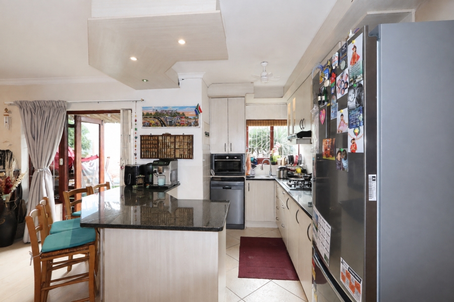 To Let 3 Bedroom Property for Rent in Waves Edge Western Cape